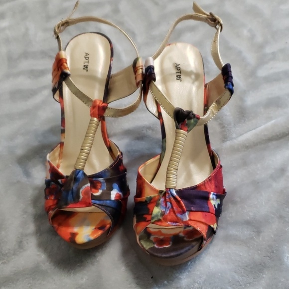Apt. 9 T-strap fabric heels - Picture 1 of 4